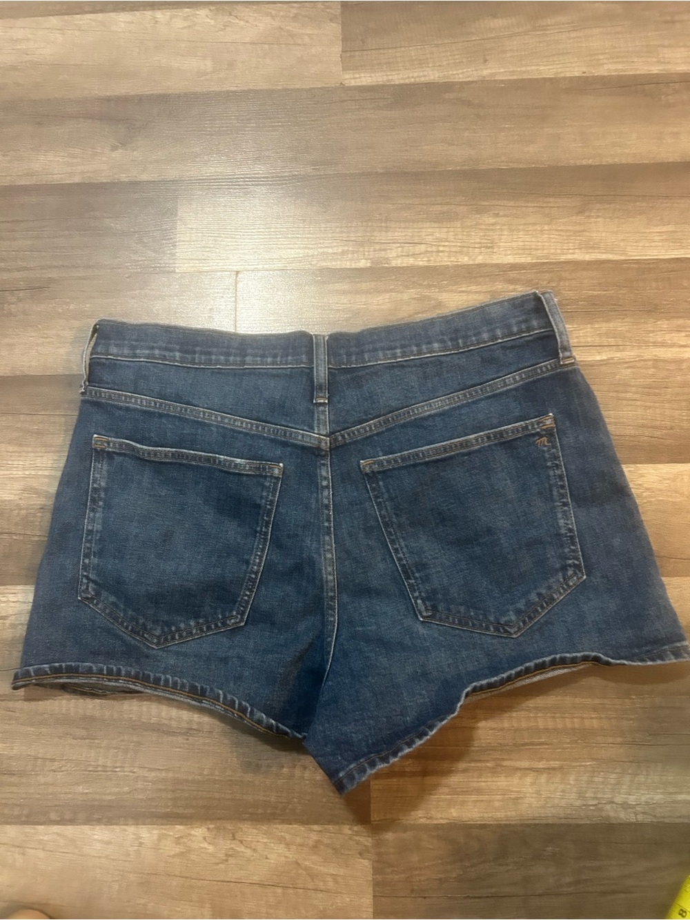 Madewell Women’s Dark Wash Cutoff Denim Shorts size 32 - Picture 2 of 5